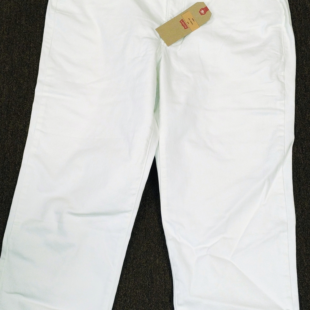 Levi's Women's White Capris
